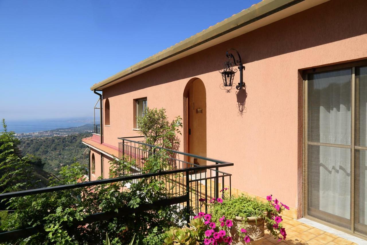 Terrazza Sull'Etna Holidays Apartment Taormina Ngoại thất bức ảnh